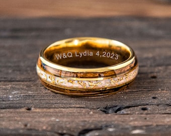 Anillo de boda de tungsteno chapado en oro de 18 quilates con grabado interior personalizado, incrustaciones de madera de roble de barril de whisky y láminas de oro de ópalo, regalo de joyería unisex