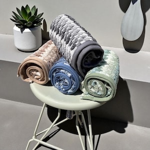 Vintage Chic Bathroom Towel Set: Beach & Bath Decor