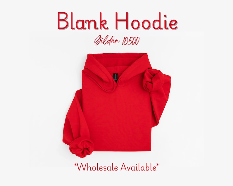 Puede incluir: Una sudadera con capucha roja brillante con capucha y mangas largas. El texto "Blank Hoodie" se muestra en escritura roja en la parte superior, con "Gildan 18500" debajo. Las palabras "Wholesale Available" est&aacute;n en la parte inferior.