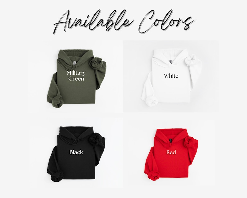 Puede incluir: La imagen muestra cuatro sudaderas con capucha en diferentes colores: verde militar, blanco, negro y rojo. El texto "Available Colors" est&aacute; escrito en cursiva en la parte superior. Cada sudadera con capucha se muestra, destacando las opciones de color disponibles.