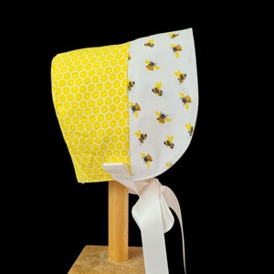 Baby poke bonnet sunhat. Bees ,Vintage style sun hat  large brim. cotton Newborn summer hat. 0-6 month UK made