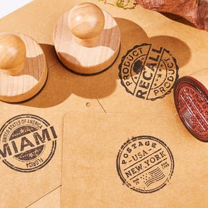 Personalizowany stempel firmowy – spersonalizowany gumowy stempel z logo do pakowania, etykiet prezentowych i brandingu – samotuszujący stempel dla małych sklepów