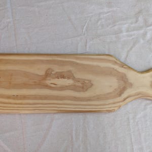 Big Oak Wood Cutting Board with Handle – Rustic Handmade Serving Tray, Natural Kitchen Board, Bread or Cheese Board Gift
