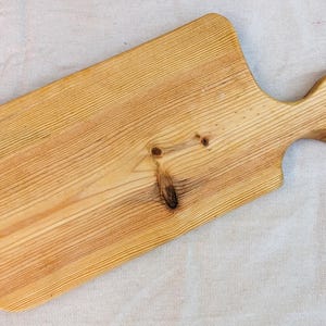 Tall Oak Wood Cutting Board with Handle – Rustic Handmade Serving Tray, Natural Kitchen Board, Bread or Cheese Board Gift