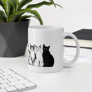 Niedliche Katzen-Illustrations-Tasse | Entzückende Kitty Kaffeetasse | Geschenk für Katzenliebhaber | Illustrierte Katzen Kunst Tasse | Lustiges Katzen Mama oder Katzen Papa Geschenk