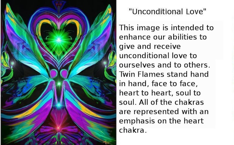 K&ouml;nnte beinhalten: Abstrakter digitaler Kunstdruck mit einem bunten Schmetterling mit einer Herzform in der Mitte. Der Schmetterling ist von einem leuchtenden gr&uuml;nen, blauen, violetten und gelben Schein umgeben. Der Text "Unconditional Love" ist oben im Bild in Schwarz geschrieben. Dieses Bild soll unsere F&auml;higkeiten verbessern, bedingungslose Liebe an uns selbst und an andere zu geben und zu empfangen. Zwillingsflammen stehen Hand in Hand, Angesicht zu Angesicht, Herz an Herz, Seele an Seele. Alle Chakren sind mit einem Schwerpunkt auf das Herzchakra dargestellt.