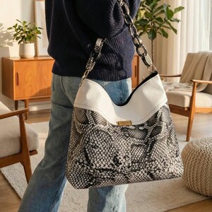 Bolso hobo hecho a mano con estampado de pitón, bolso de hombro de piel vegana con correa de cadena