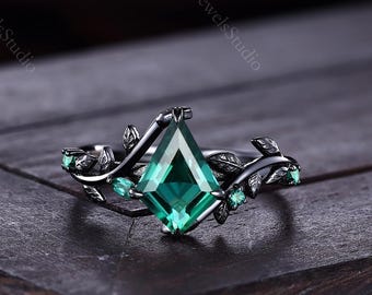 Emerald Kite Cut Ring, Sliver Black Gold Gothic Leaf Wedding Band, Nature Inspired Green Gemstone Engagement Ring, Witchy Jewelry for Women