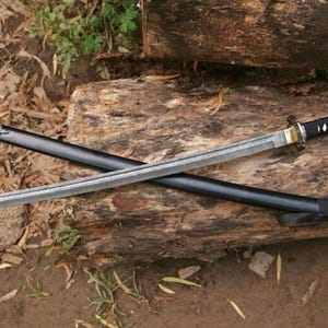 Handgeschmiedetes Damast Schwert | Traditionelles Japanisches Samuraischwert Replikat | Schwarze Scheide & Tsuba Detaillierung | Sammler Geschenk für Männer