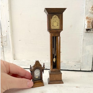 The House Of Miniatures Vintage Clock Set