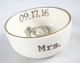 handmade PERSONALIZED RING HOLDER with gold rim or silver rim, 14 custom color options, custom text like a wedding date, monogram or names