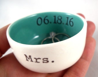 jadegroene ringhouder, ringschotel, verlovingscadeau, verlovingsringhouder, verlovingscadeaus, gepersonaliseerde trouwring, cadeau-ideeën, bruids