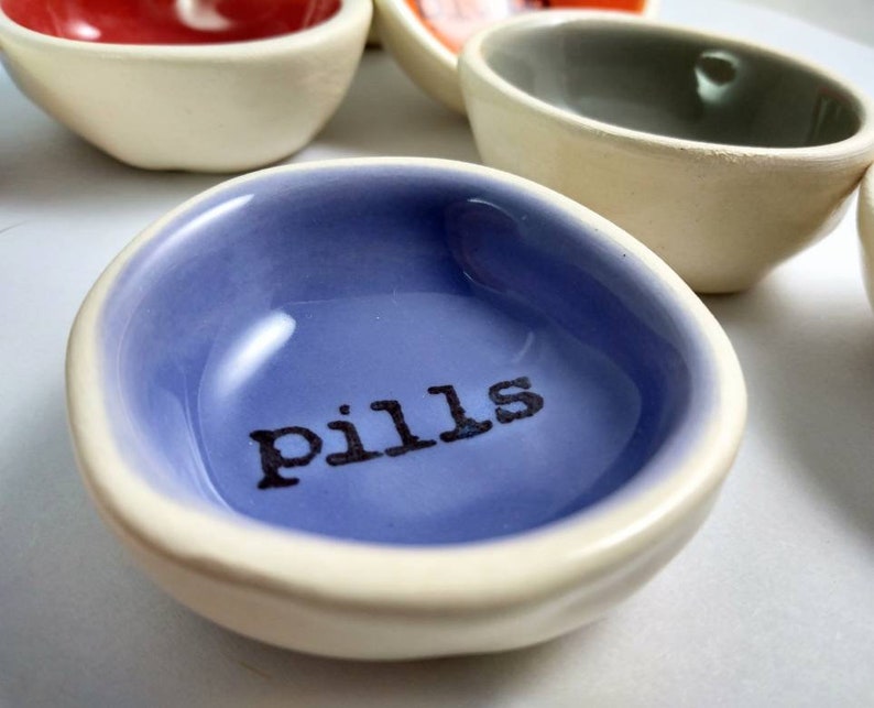 14 colors pill dish, self care gift, mother's Day gift, small ceramic pill dish, stamped pill holder, decorative pill organizer, pill bowl Light lavender