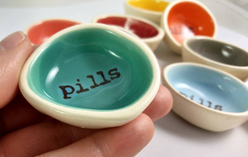 14 colors pill dish, self care gift, mother's Day gift, small ceramic pill dish, stamped pill holder, decorative pill organizer, pill bowl Jade green