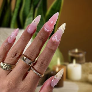 Seashell Press On Nails – 3D Mermaid Pink & Cream Nail Set | Ocean-Inspired Summer Nails, Sculpted Shell Tips, Pearls, Gold Details