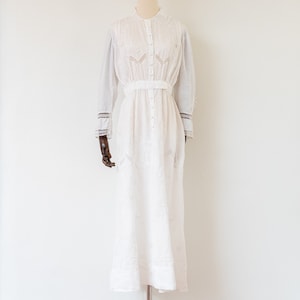 1900s 1910s Edwardian embroidered linen dress |  antique floral embroidery and lace bridal wedding dress | S
