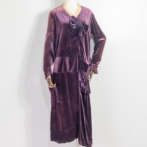vintage 1920s plum velvet long sleeved drop waist dress | 20s velvet dress with ruching and bows | M