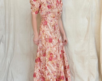 1930er Jahre Floraler Satin Hausmantel | Vintage Puffärmel Boudoir Robe
