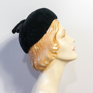 vintage 1960s black velvet pillbox hat with decorative tie | 60s Adolfo at Saks Fifth Avenue mod beret