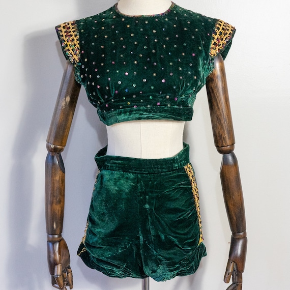 vintage 1940s green velvet cropped top and shorts… - image 3