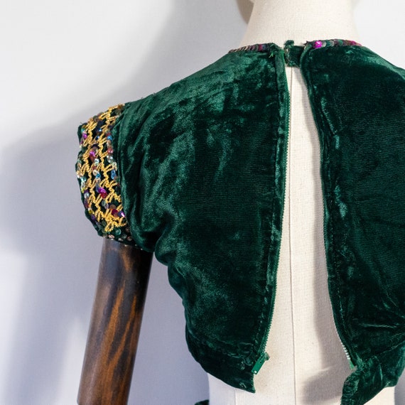 vintage 1940s green velvet cropped top and shorts… - image 10