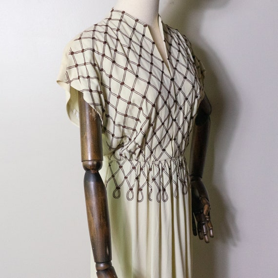 1940s ivory crepe rayon dress with brown lattice … - image 7