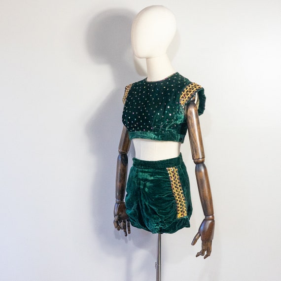 vintage 1940s green velvet cropped top and shorts… - image 4