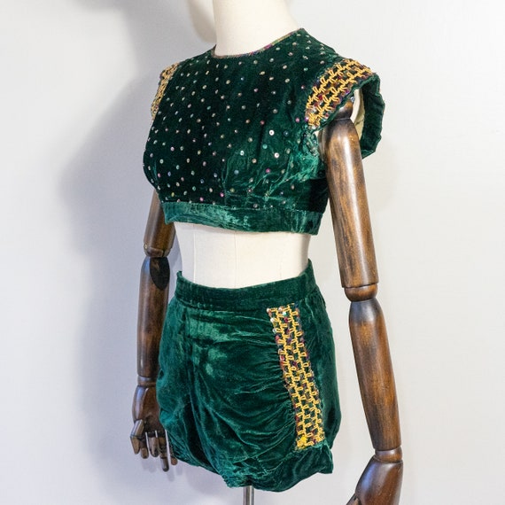 vintage 1940s green velvet cropped top and shorts… - image 5