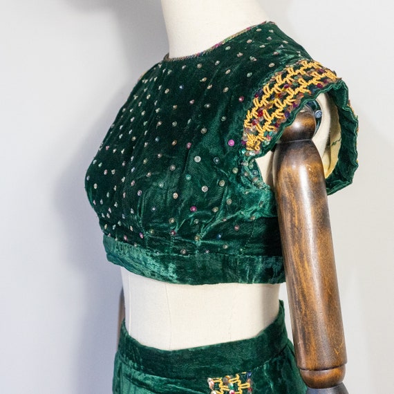 vintage 1940s green velvet cropped top and shorts… - image 6