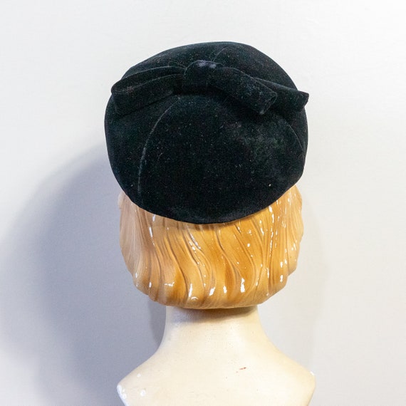 vintage 1960s black velvet pillbox hat with decor… - image 4