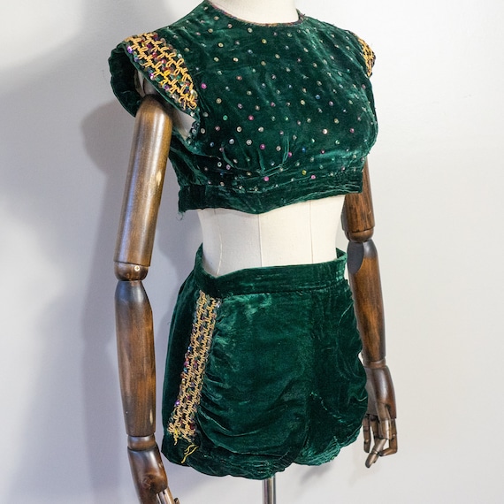 vintage 1940s green velvet cropped top and shorts… - image 8