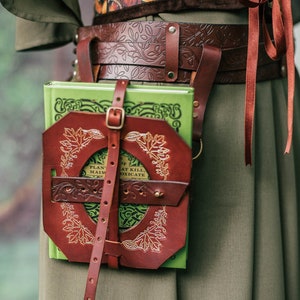 Porte-livre - sac de livre en cuir pour GN - cadeau pour amateur de livres - étui pour livre de taille - livre des ombres - livre de sorts - sorcellerie brun doré
