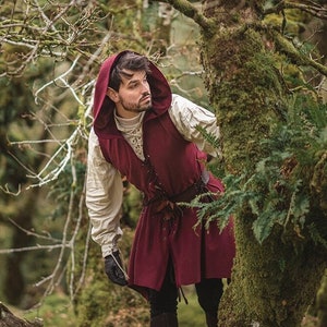 Surcoat Ranger à capuche gilet d'assassin unisexe survêtement ouvert sur le devant elfique pirate fantaisie médiéval renaissance costume cosplay Rouge