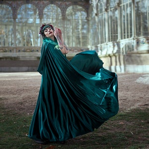 Velvet cape green hooded cloak, medieval elven fantasy costume cape with hood image 4