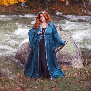 Robe médiévale Robe préraphaélite inspirée du costume surcot en mousseline de soie surcot robe médiévale manteau romantique robe elfique bleu et argent elfique image 1