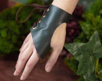 Leather Gauntlets - Dark Green Cuffs -  - Cuffs - Arm Warmers - Elven bracers - Forestcore