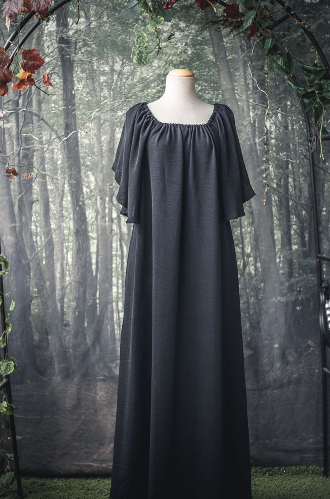 black chemise dress The Witch of the Monongahela ~ Black Renaissance Medieval Smocked Sword Mistress Chemise Dress