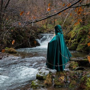 Velvet cape green hooded cloak, medieval elven fantasy costume cape with hood image 8
