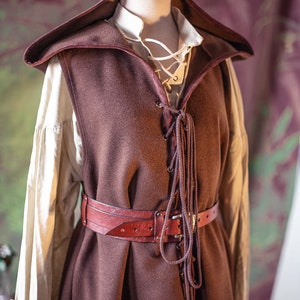 Surcoat Ranger à capuche gilet d'assassin unisexe survêtement ouvert sur le devant elfique pirate fantaisie médiéval renaissance costume cosplay Brown