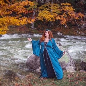 Robe médiévale Robe préraphaélite inspirée du costume surcot en mousseline de soie surcot robe médiévale manteau romantique robe elfique bleu et argent elfique image 5