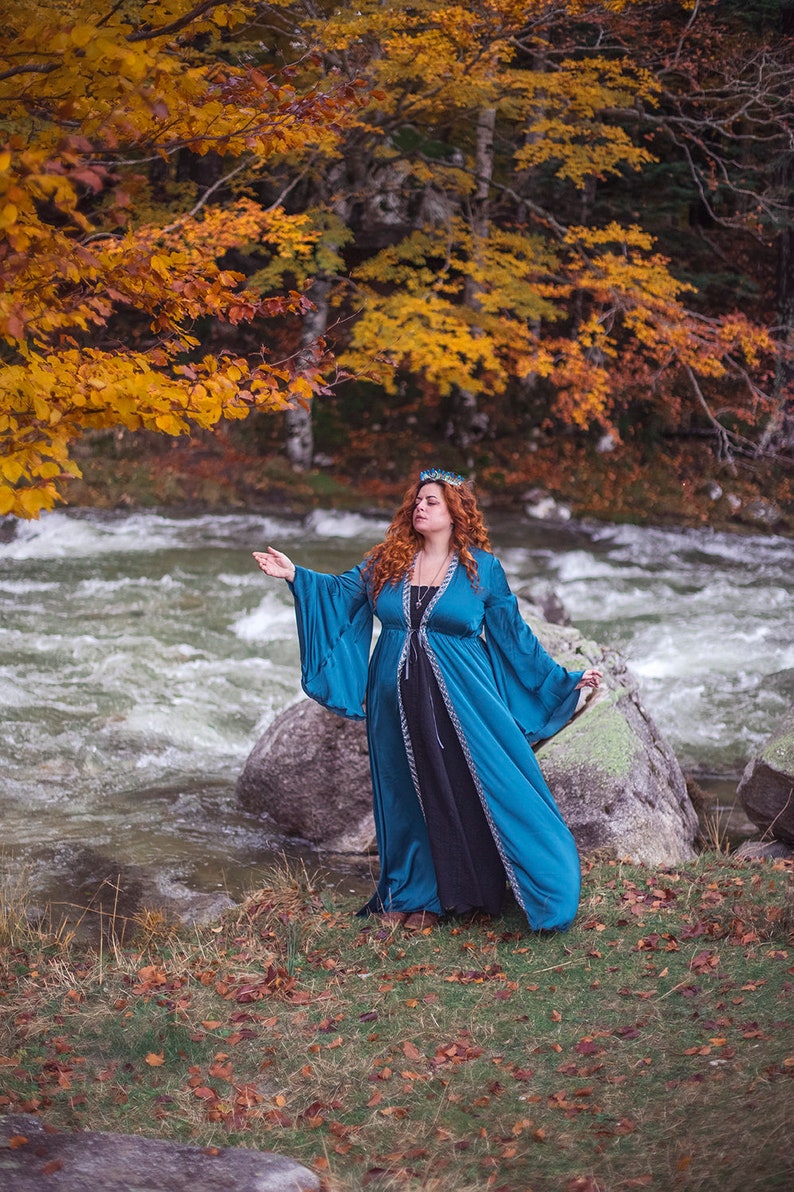 Robe médiévale Robe préraphaélite inspirée du costume surcot en mousseline de soie surcot robe médiévale manteau romantique robe elfique bleu et argent elfique image 5