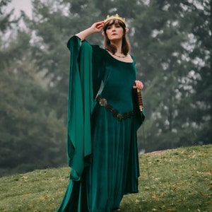 Green elven medieval dress velvet preraphaelite ren fair elf costume celtic medieval velvet dress image 3