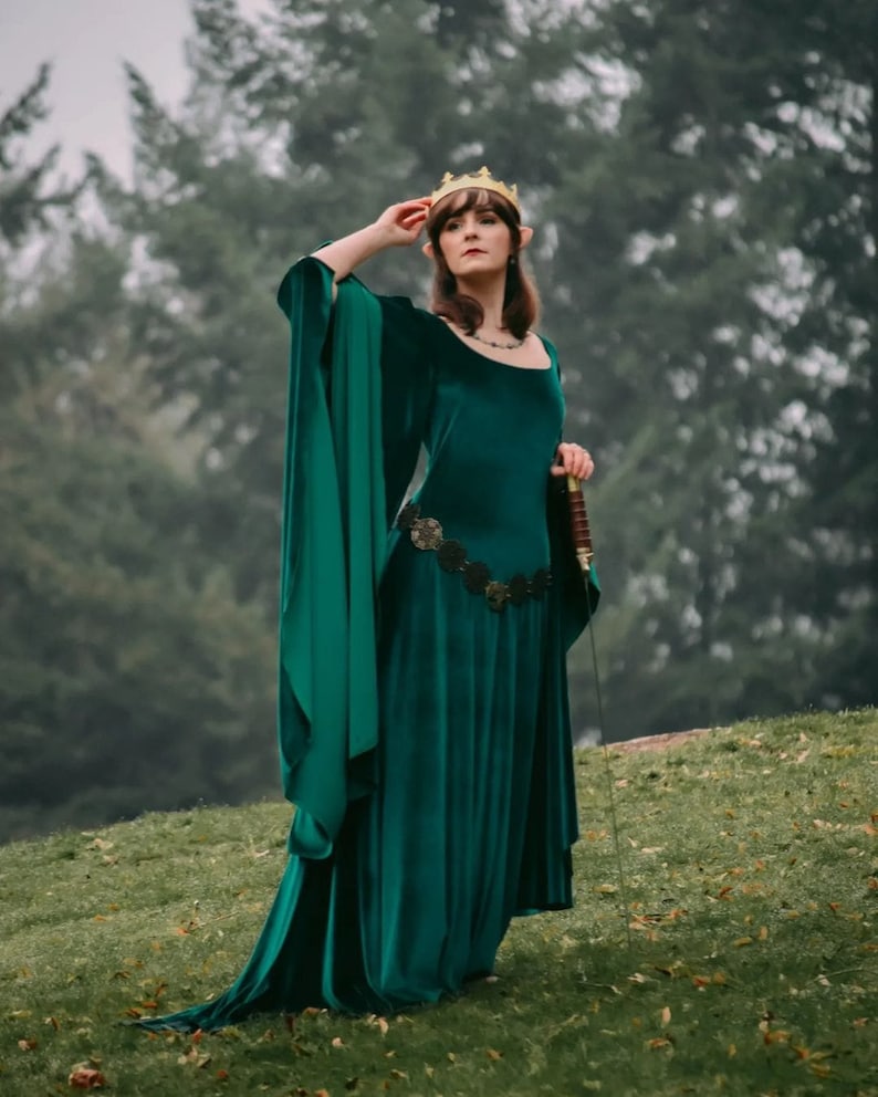 Green elven medieval dress velvet preraphaelite ren fair elf costume celtic medieval velvet dress image 3