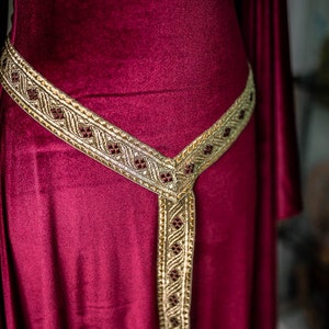 Robe médiévale bordeaux en velours rouge préraphaélite ren costume elfique celtique robe médiévale en velours Ribbon Belt
