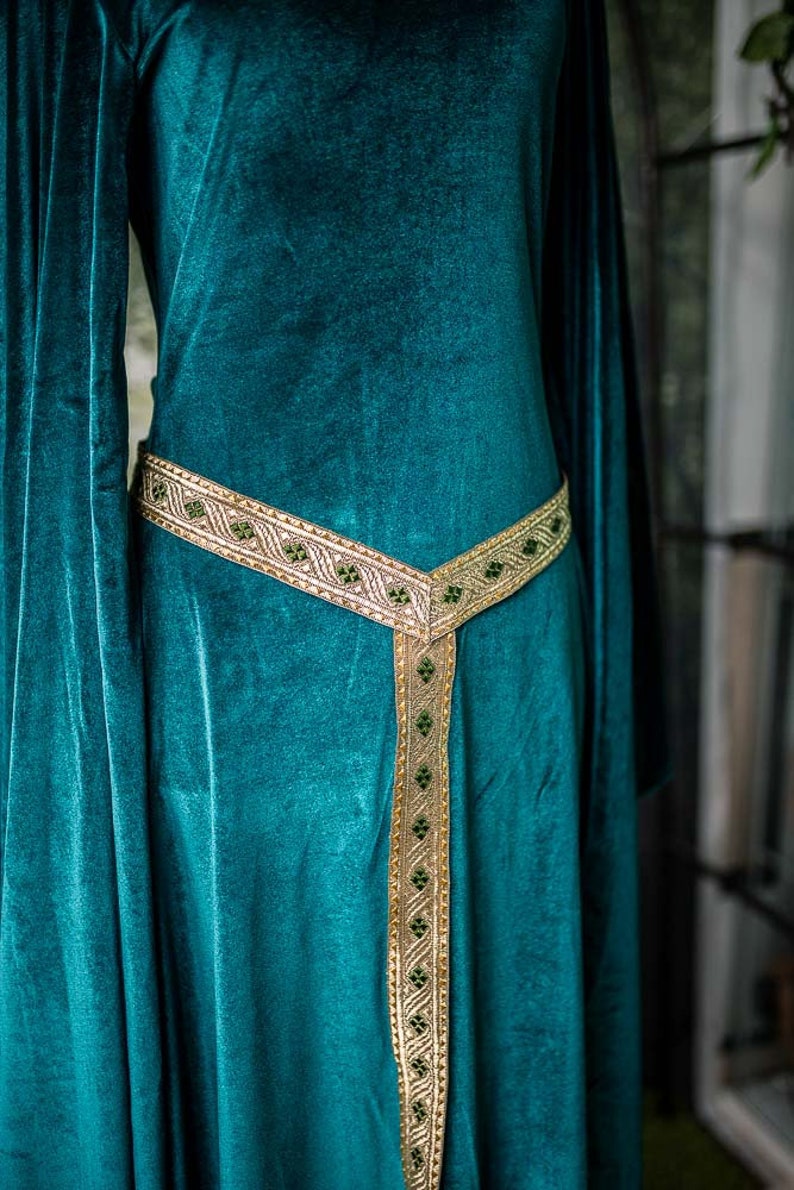 Green elven medieval dress velvet preraphaelite ren fair elf costume celtic medieval velvet dress image 10