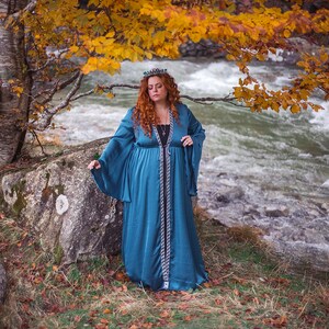 Robe médiévale Robe préraphaélite inspirée du costume surcot en mousseline de soie surcot robe médiévale manteau romantique robe elfique bleu et argent elfique image 6