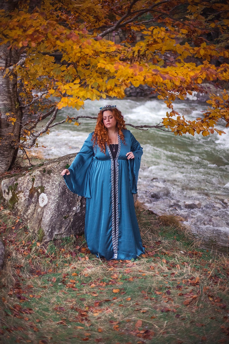 Robe médiévale Robe préraphaélite inspirée du costume surcot en mousseline de soie surcot robe médiévale manteau romantique robe elfique bleu et argent elfique image 6