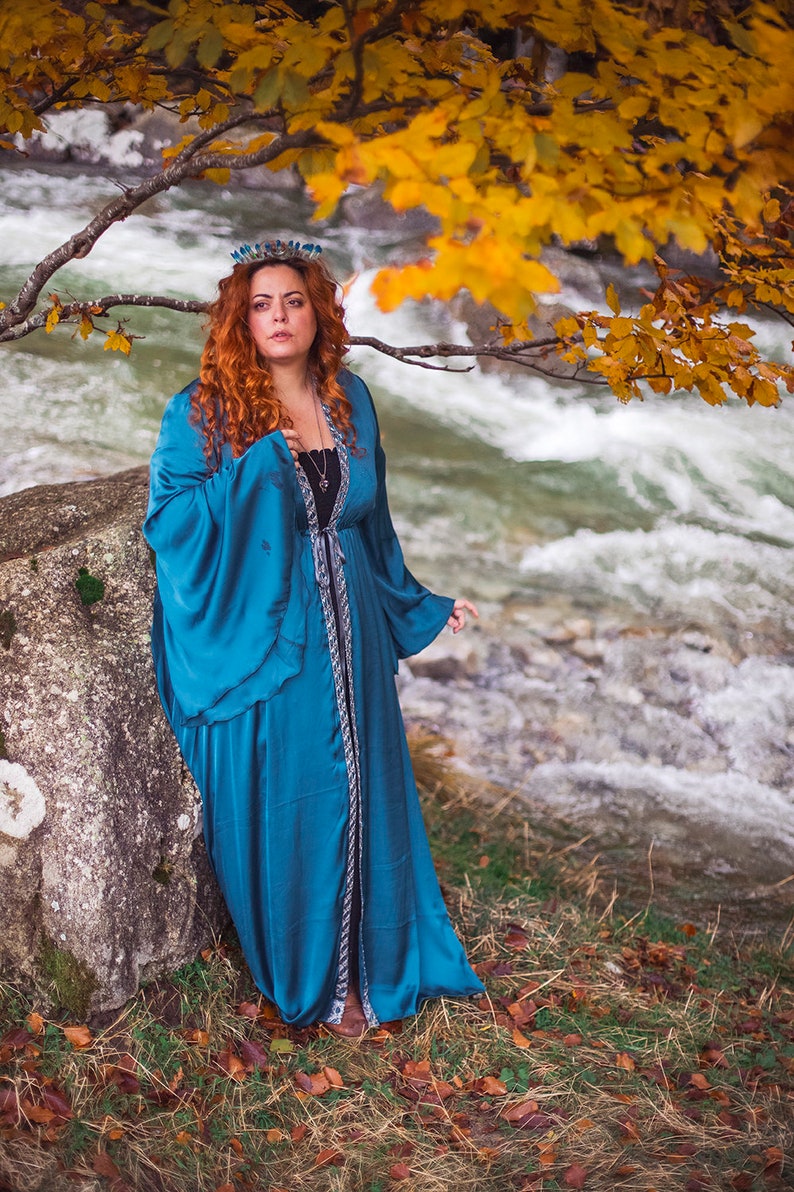 Robe médiévale Robe préraphaélite inspirée du costume surcot en mousseline de soie surcot robe médiévale manteau romantique robe elfique bleu et argent elfique image 3