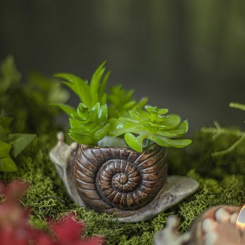 Candle Holder Snail Plant pot in Resin