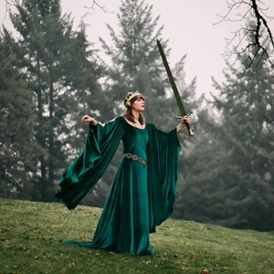 Green elven medieval dress velvet preraphaelite ren fair elf costume celtic medieval velvet dress image 8